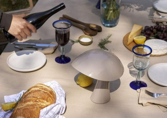 Настольная лампа модель Rumee Portable Table Lamp от фабрики Louis Poulsen
