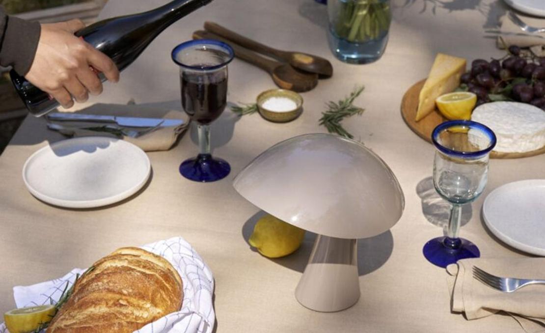 Настольная лампа модель Rumee Portable Table Lamp от фабрики Louis Poulsen