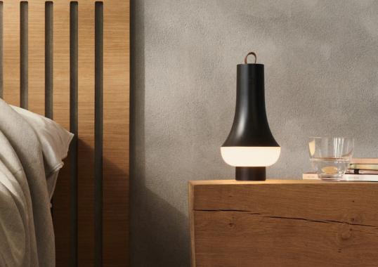 Настольная лампа модель Tomoshi Portable Lamp от фабрики Louis Poulsen