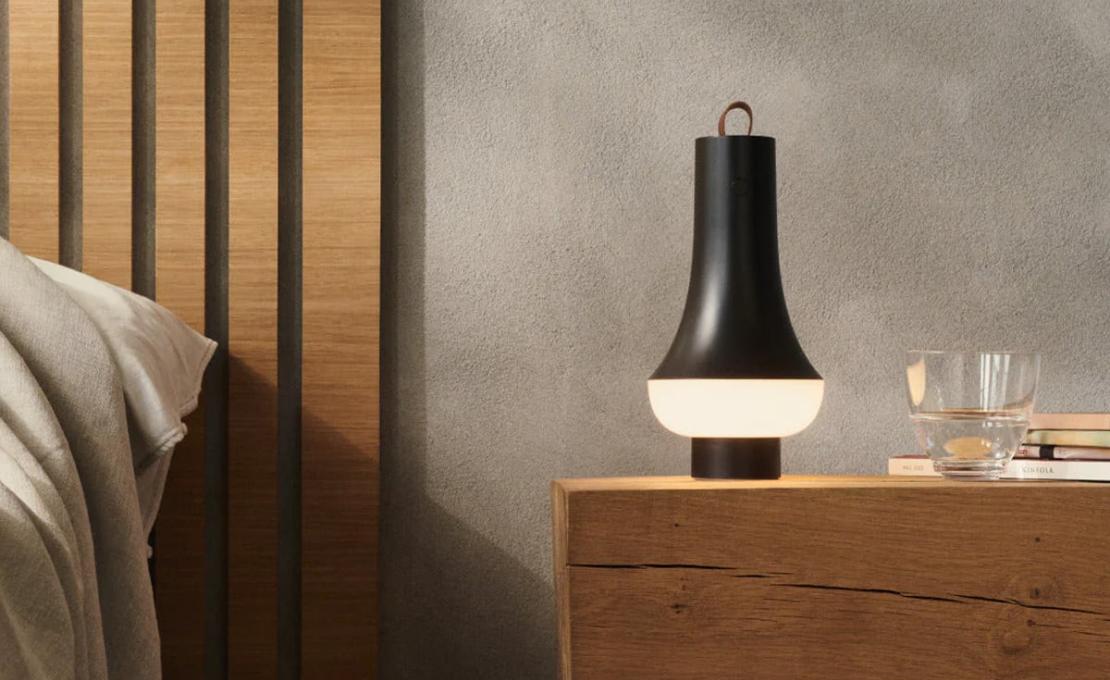 Настольная лампа модель Tomoshi Portable Lamp от фабрики Louis Poulsen