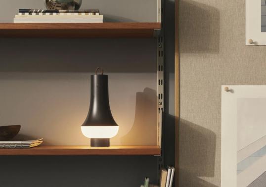 Настольная лампа модель Tomoshi Portable Lamp от фабрики Louis Poulsen