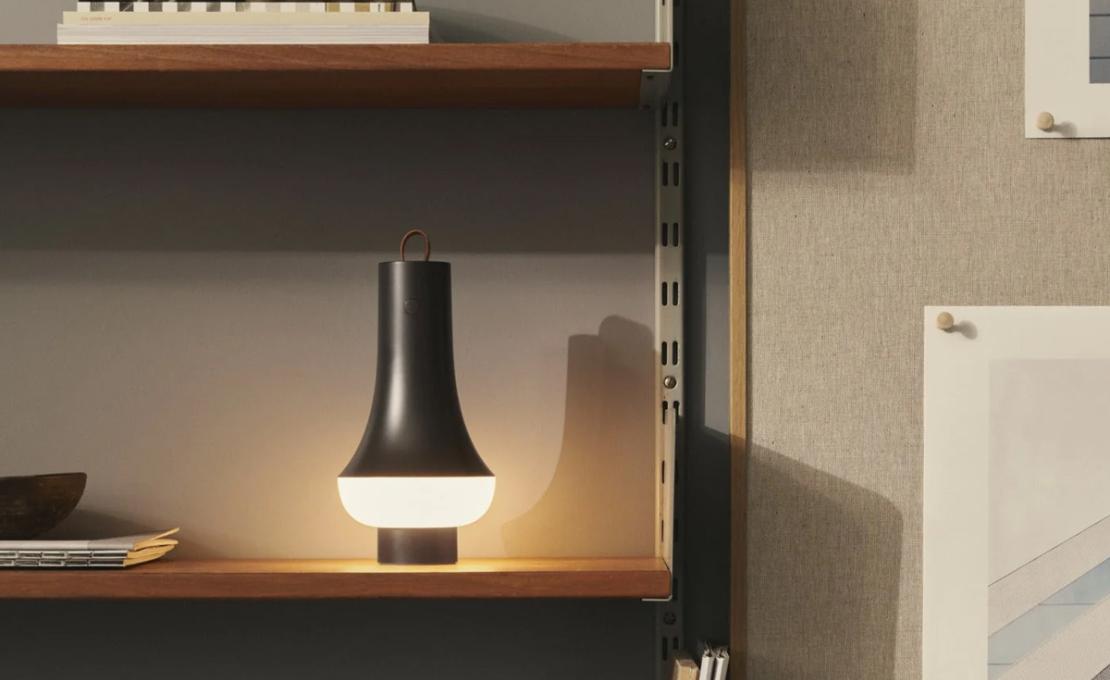 Настольная лампа модель Tomoshi Portable Lamp от фабрики Louis Poulsen