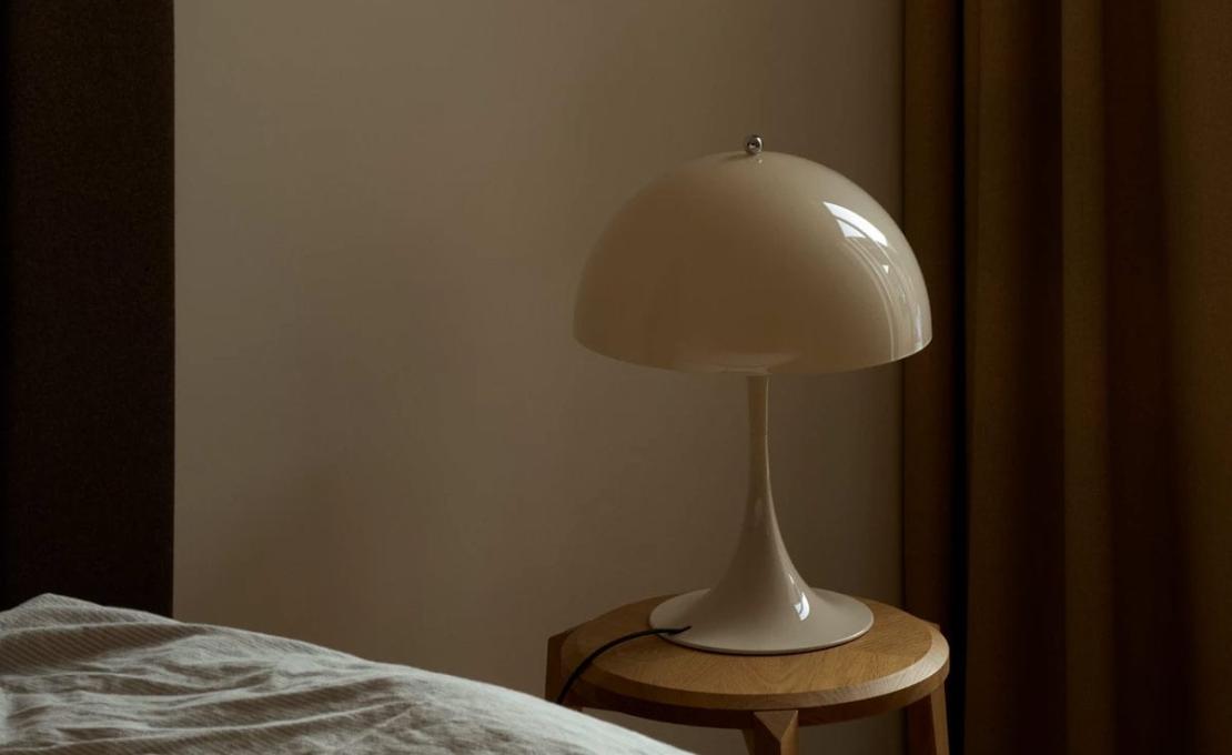 Настольная лампа модель Panthella 320 V2 - Table Lamp от фабрики Louis Poulsen