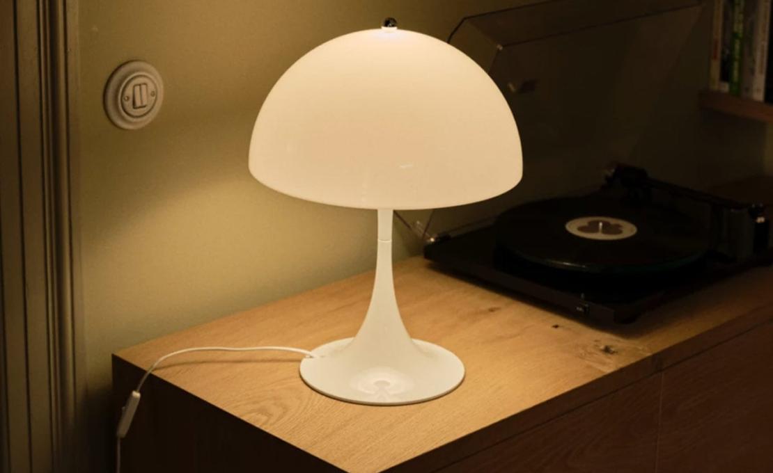 Настольная лампа модель Panthella 320 V2 - Table Lamp от фабрики Louis Poulsen