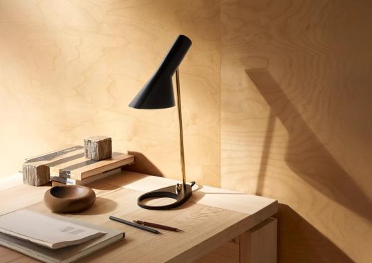 Настольная лампа модель AJ Mini Table Lamp Color Edition от фабрики Louis Poulsen