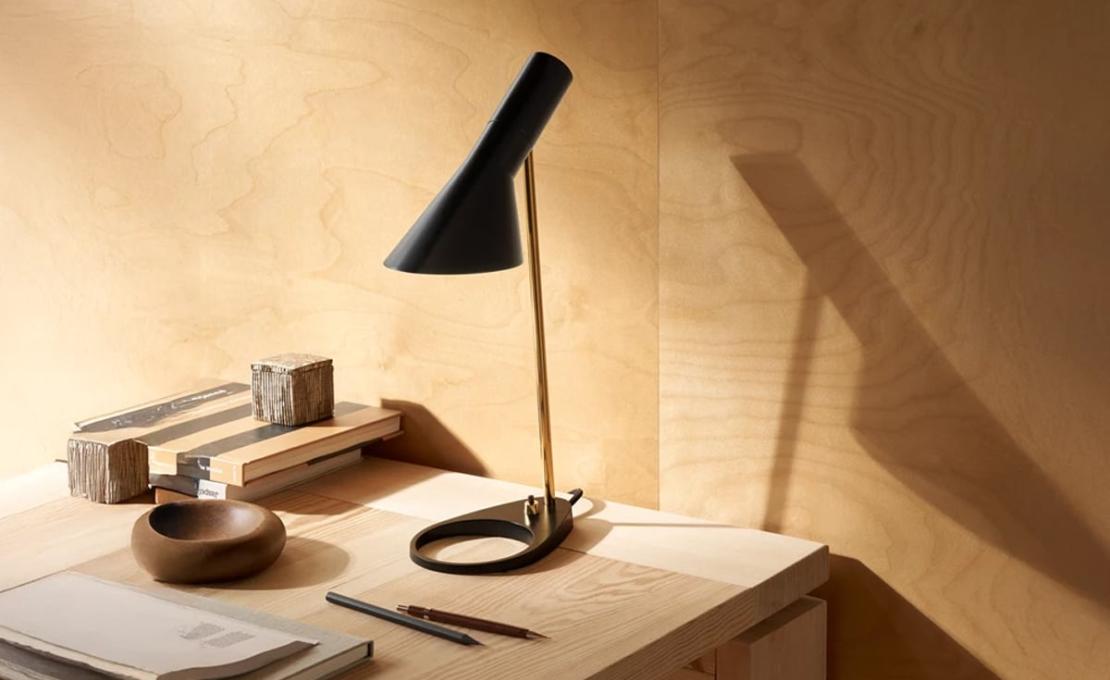 Настольная лампа модель AJ Mini Table Lamp Color Edition от фабрики Louis Poulsen