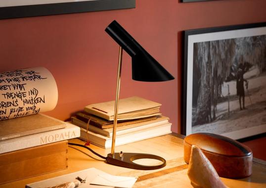 Настольная лампа модель AJ Mini Table Lamp Color Edition от фабрики Louis Poulsen