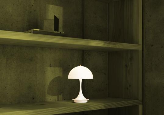 Настольная лампа модель Panthella 160 V3 - Portable Lamp от фабрики Louis Poulsen