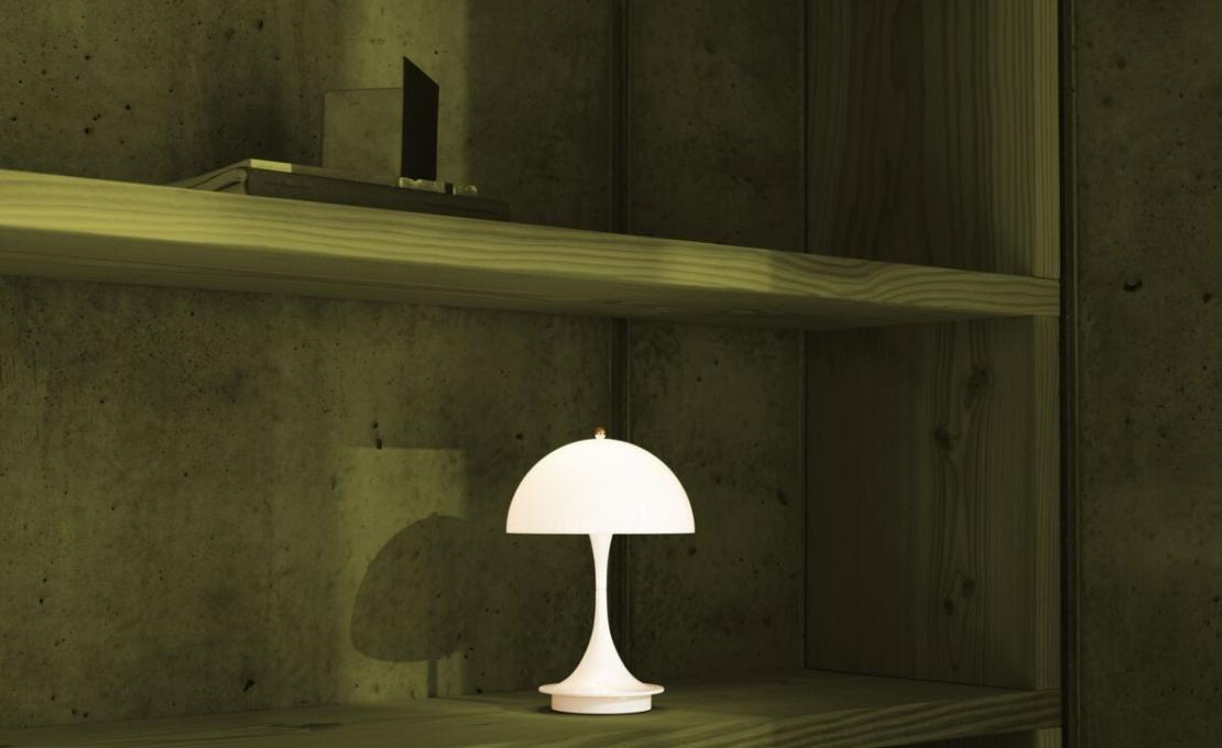 Настольная лампа модель Panthella 160 V3 - Portable Lamp от фабрики Louis Poulsen
