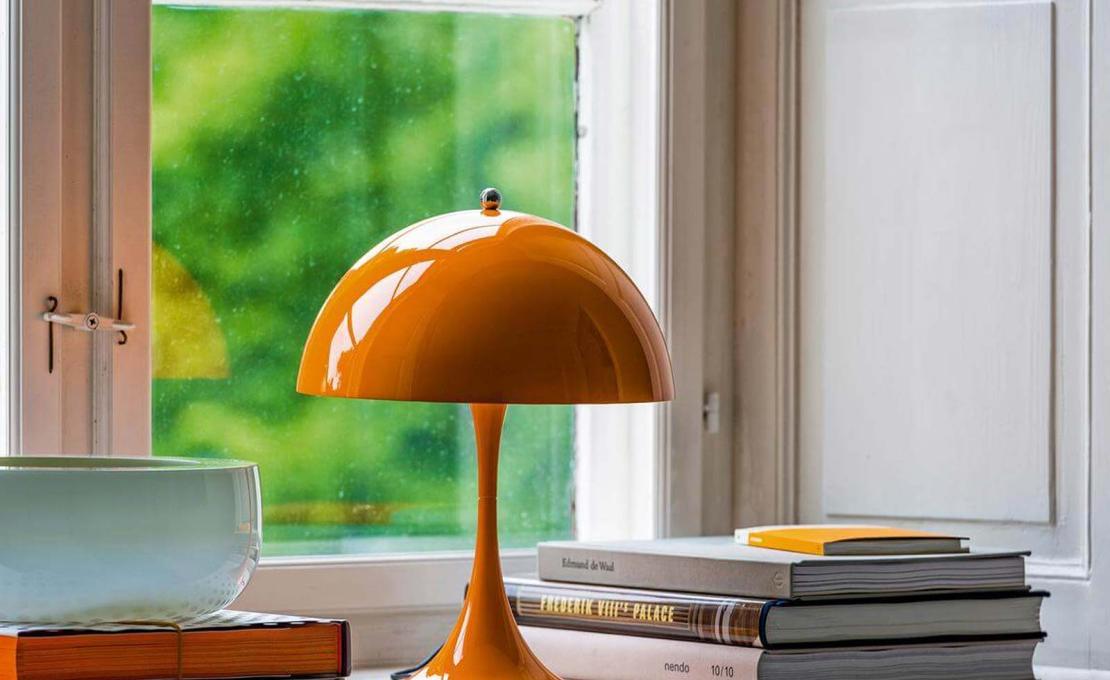 Настольная лампа модель Panthella Mini Lampada da Tavolo от фабрики Louis Poulsen