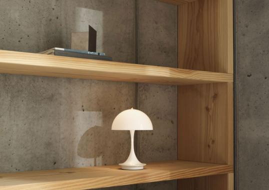 Настольная лампа модель Panthella 160 V3 - Portable Lamp от фабрики Louis Poulsen