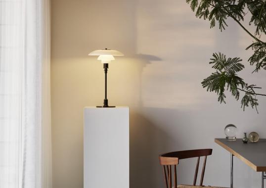 Настольная лампа модель PH 3/2 Lampada da Tavolo от фабрики Louis Poulsen