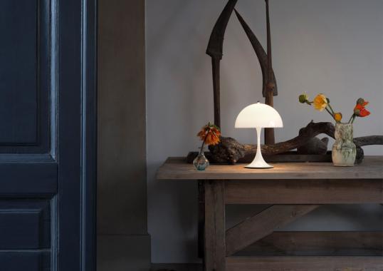 Настольная лампа модель Panthella 250 Table Lamp - Portable от фабрики Louis Poulsen