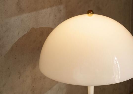 Настольная лампа модель Panthella 160 V3 - Portable Lamp от фабрики Louis Poulsen