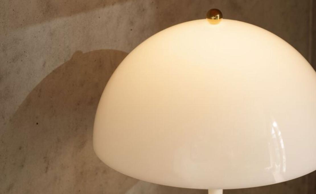 Настольная лампа модель Panthella 160 V3 - Portable Lamp от фабрики Louis Poulsen