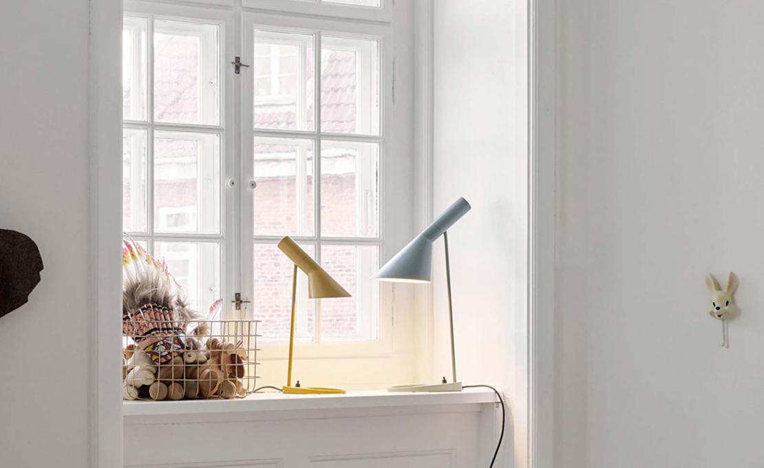 Настольная лампа модель AJ Mini Table Lamp Color Edition от фабрики Louis Poulsen