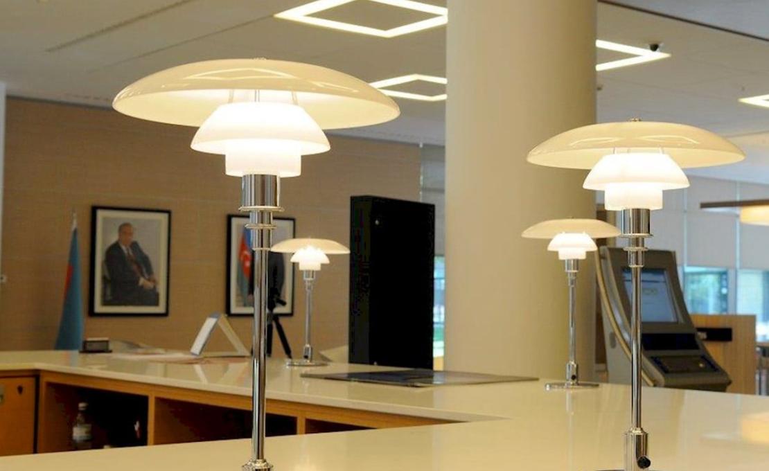 Настольная лампа модель PH 3/2 Lampada da Tavolo от фабрики Louis Poulsen