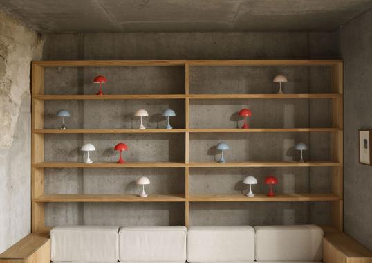 Настольная лампа модель Panthella 160 V3 - Portable Lamp от фабрики Louis Poulsen