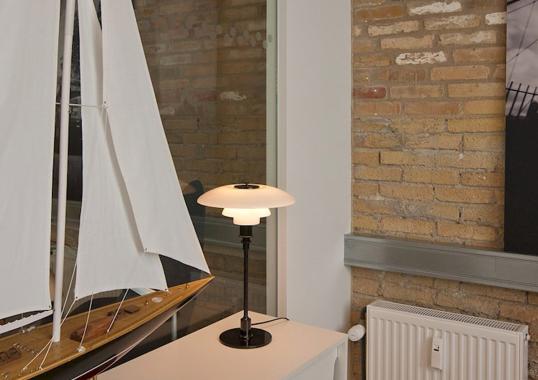 Настольная лампа модель PH 3/2 Lampada da Tavolo от фабрики Louis Poulsen