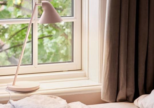 Настольная лампа модель NJP Mini Table Lamp от фабрики Louis Poulsen