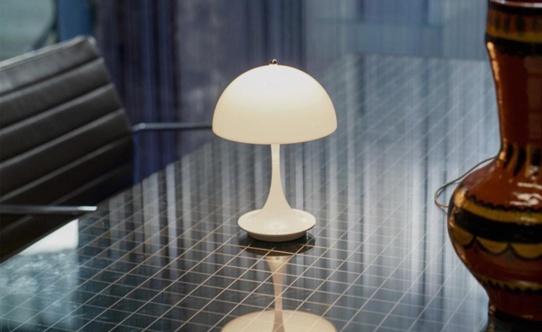 Настольная лампа модель Panthella V2 Table Lamp Portable от фабрики Louis Poulsen