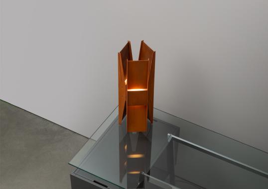 Настольная лампа модель Vector Table Lamp от фабрики A-N-D