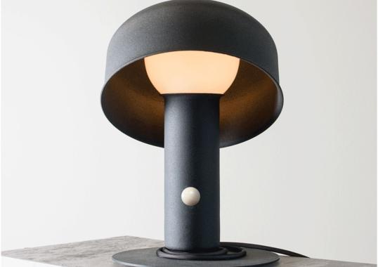 Настольная лампа модель Pivot Table Lamp от фабрики A-N-D
