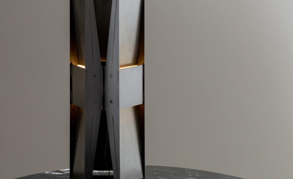 Настольная лампа модель Vector Table Lamp от фабрики A-N-D
