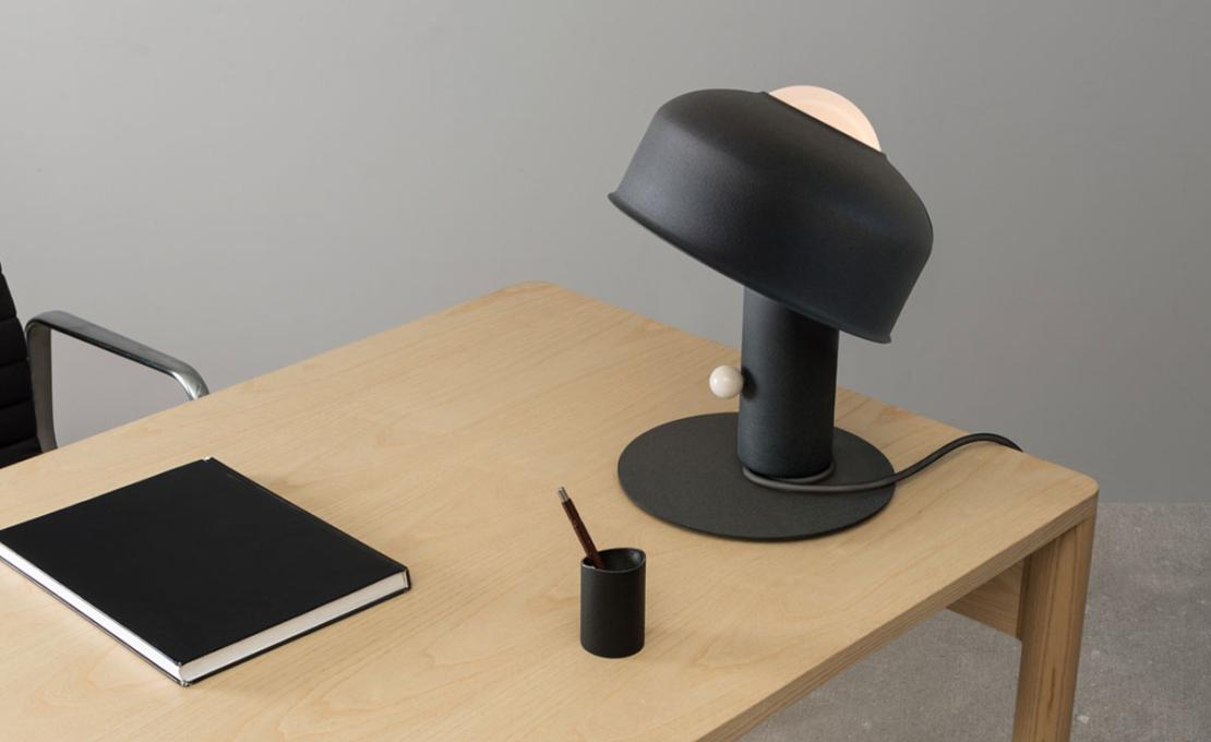 Настольная лампа модель Pivot Table Lamp от фабрики A-N-D