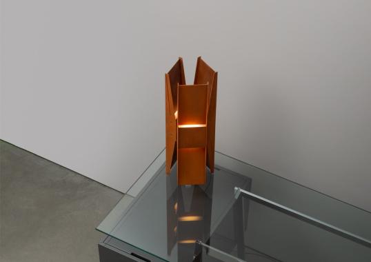 Настольная лампа модель Vector Table Lamp от фабрики A-N-D