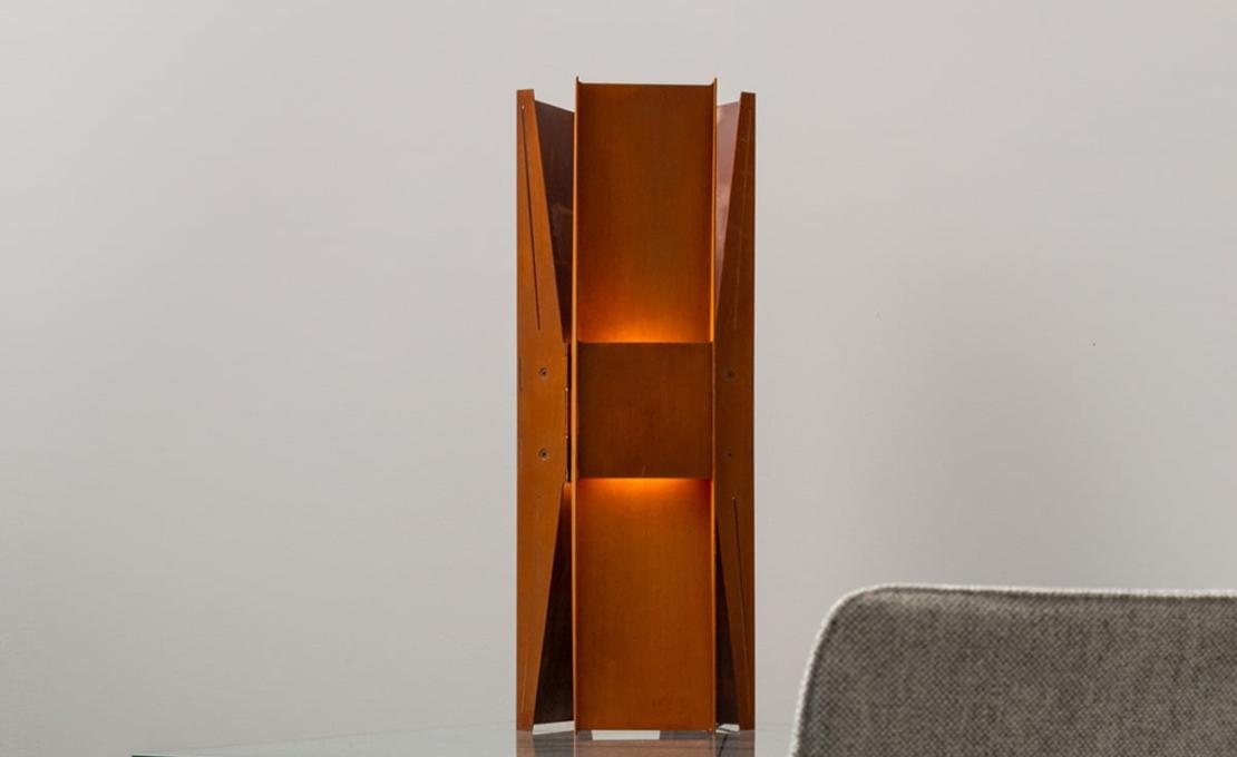 Настольная лампа модель Vector Table Lamp от фабрики A-N-D