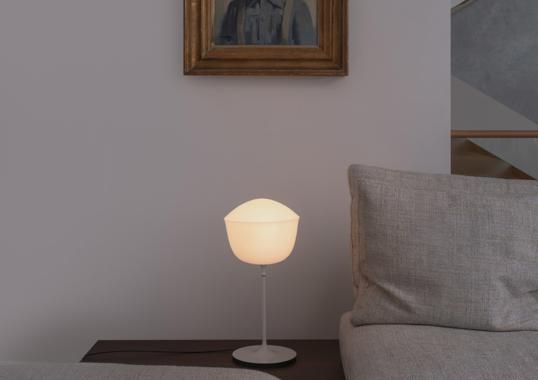 Настольная лампа модель Contour — T Table Lamp от фабрики A-N-D