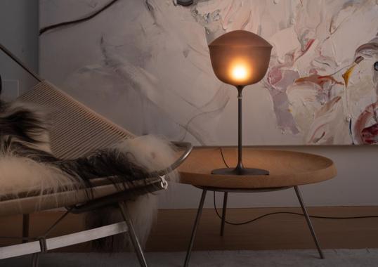 Настольная лампа модель Contour — T Table Lamp от фабрики A-N-D