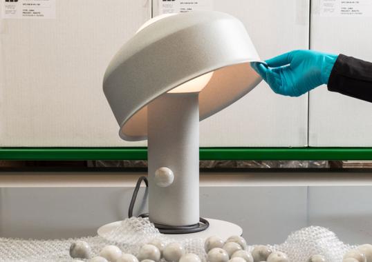 Настольная лампа модель Pivot Table Lamp от фабрики A-N-D