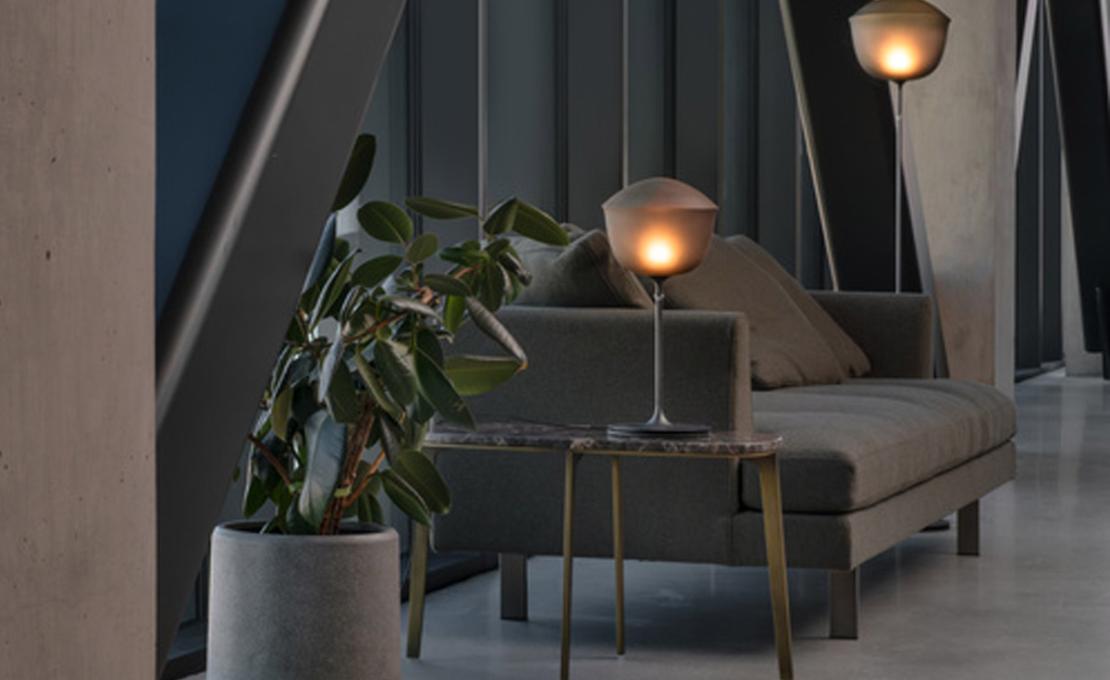 Настольная лампа модель Contour — T Table Lamp от фабрики A-N-D
