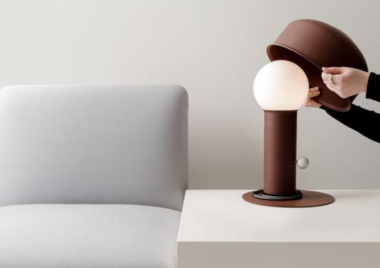 Настольная лампа модель Pivot Table Lamp от фабрики A-N-D