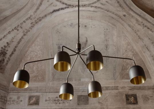 Люстра модель Howard 6 Arms Chandelier от фабрики Gubi