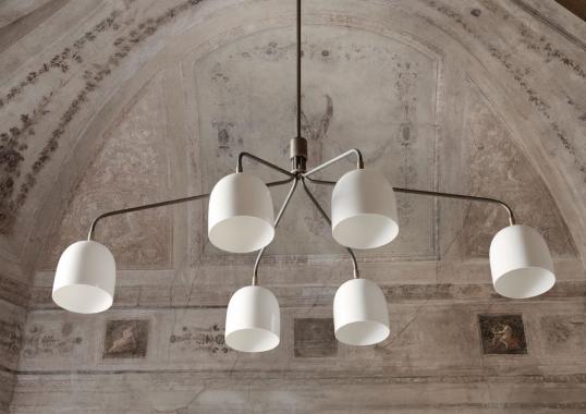 Люстра модель Howard 6 Arms Chandelier от фабрики Gubi
