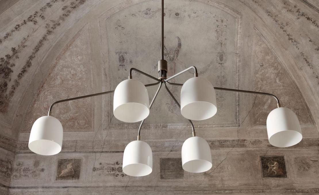 Люстра модель Howard 6 Arms Chandelier от фабрики Gubi
