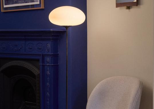 Торшер модель Stemlite Floor Lamp H. 150 cm Opal Glass от фабрики Gubi