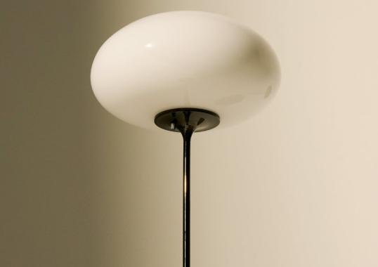 Торшер модель Stemlite Floor Lamp H. 150 cm Opal Glass от фабрики Gubi
