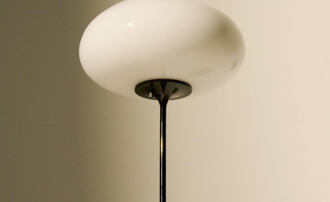 Торшер модель Stemlite Floor Lamp H. 150 cm Opal Glass от фабрики Gubi