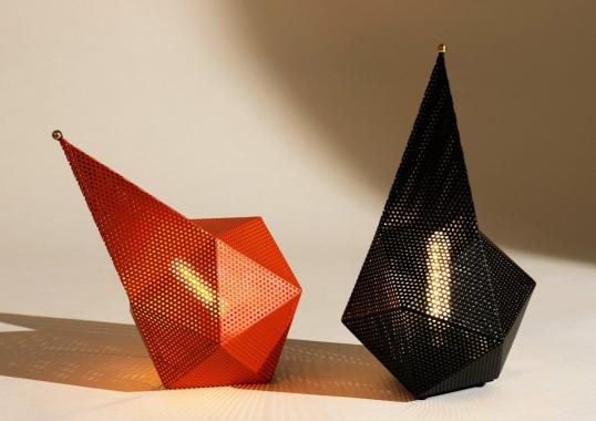 Настольная лампа модель Bagdad Portable Table Lamp от фабрики Gubi