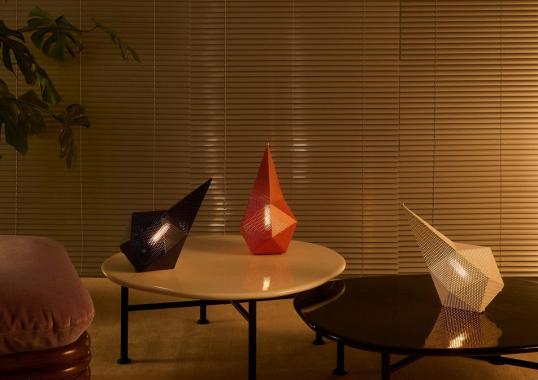 Настольная лампа модель Bagdad Portable Table Lamp от фабрики Gubi