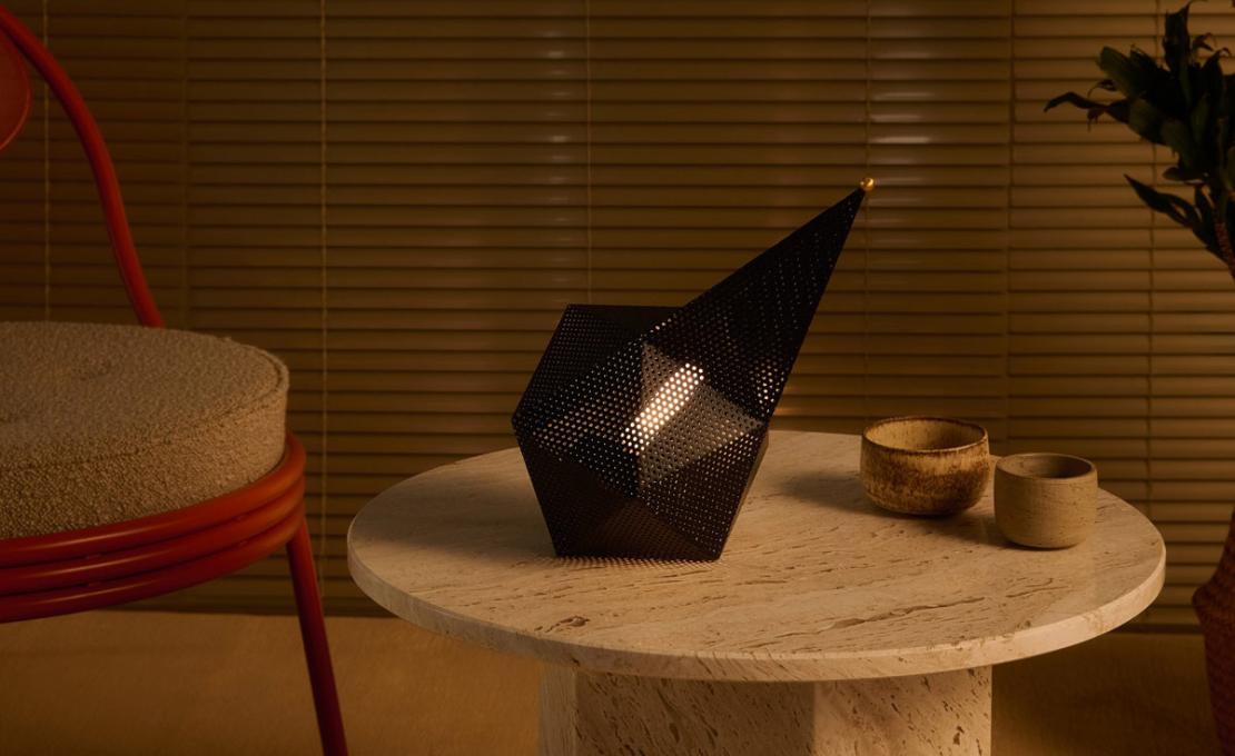 Настольная лампа модель Bagdad Portable Table Lamp от фабрики Gubi