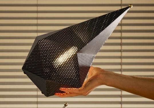 Настольная лампа модель Bagdad Portable Table Lamp от фабрики Gubi