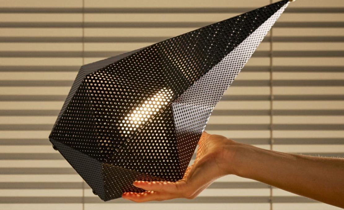 Настольная лампа модель Bagdad Portable Table Lamp от фабрики Gubi