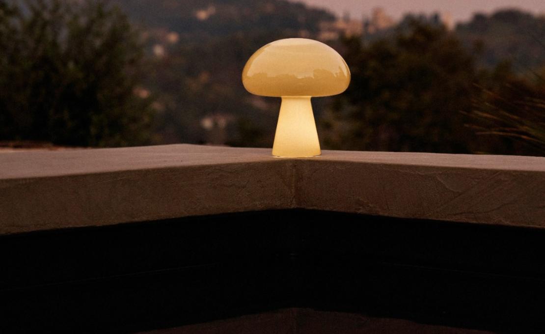 Настольная лампа модель Obello Rechargeable Table Lamp от фабрики Gubi