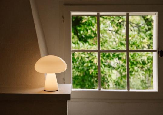 Настольная лампа модель Obello Rechargeable Table Lamp от фабрики Gubi