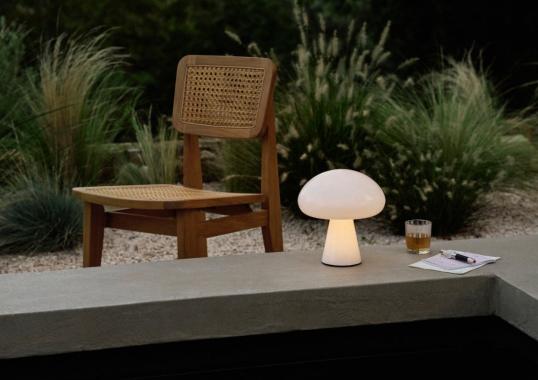 Настольная лампа модель Obello Rechargeable Table Lamp от фабрики Gubi